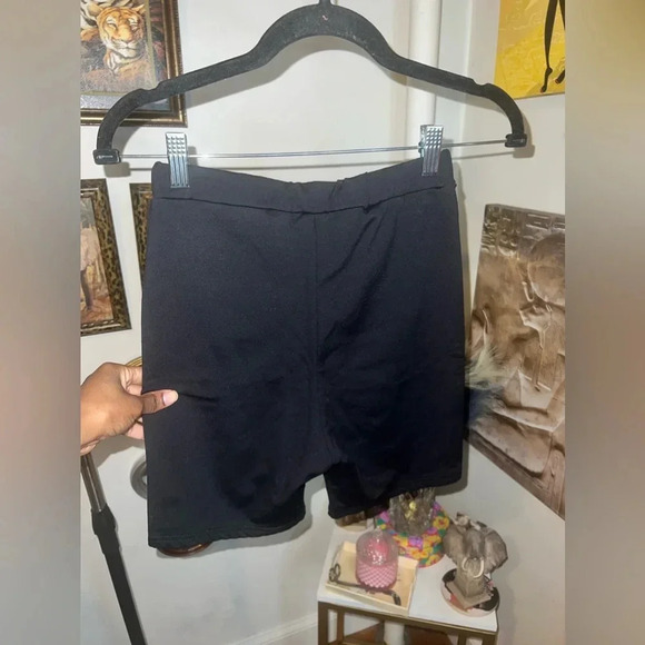 Princess Polly Stretch Shorts size 6 - Picture 2 of 4